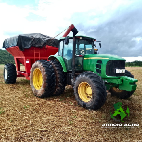 Trator John Deere 7515