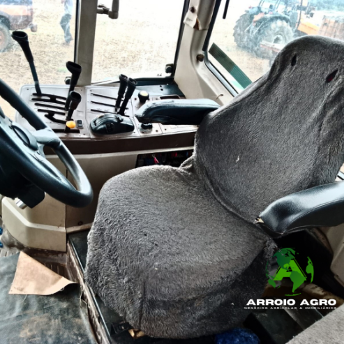 Trator John Deere 7515