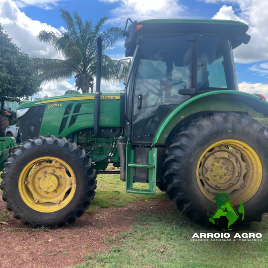 Trator John Deere 5078E CÓD. 0339