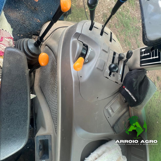 Trator John Deere 5078E CÓD. 0339