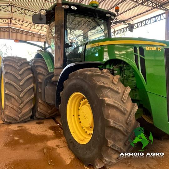 TRATOR JOHN DEERE 8335R CÓD. 0348