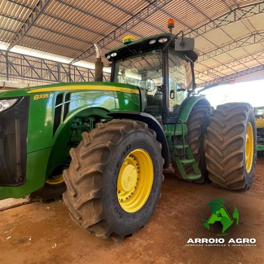 TRATOR JOHN DEERE 8335R CÓD. 0348